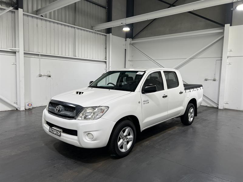 Toyota Hilux Sr Kun R Upgrade White Sp Manual Dual Cab P Up