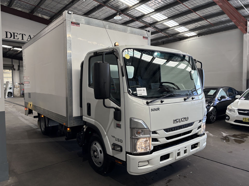 2023 Isuzu Nnr