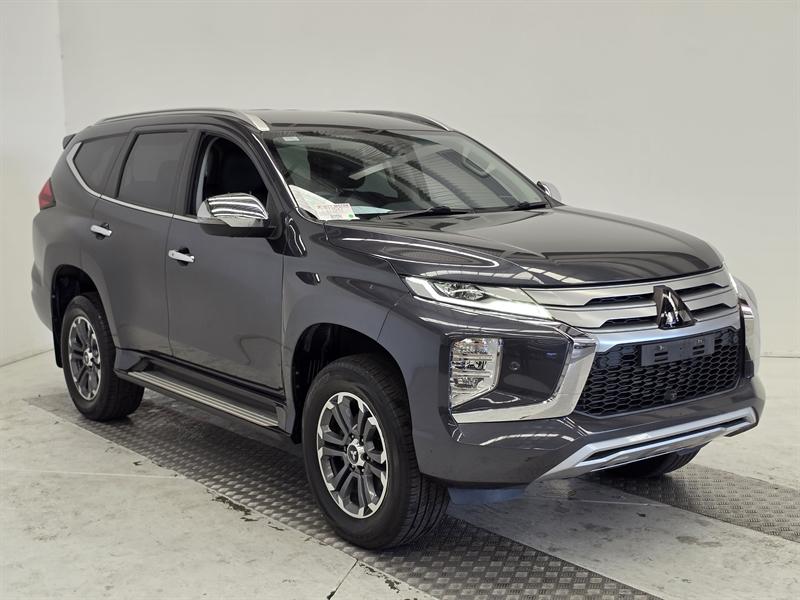 2022 Mitsubishi Pajero