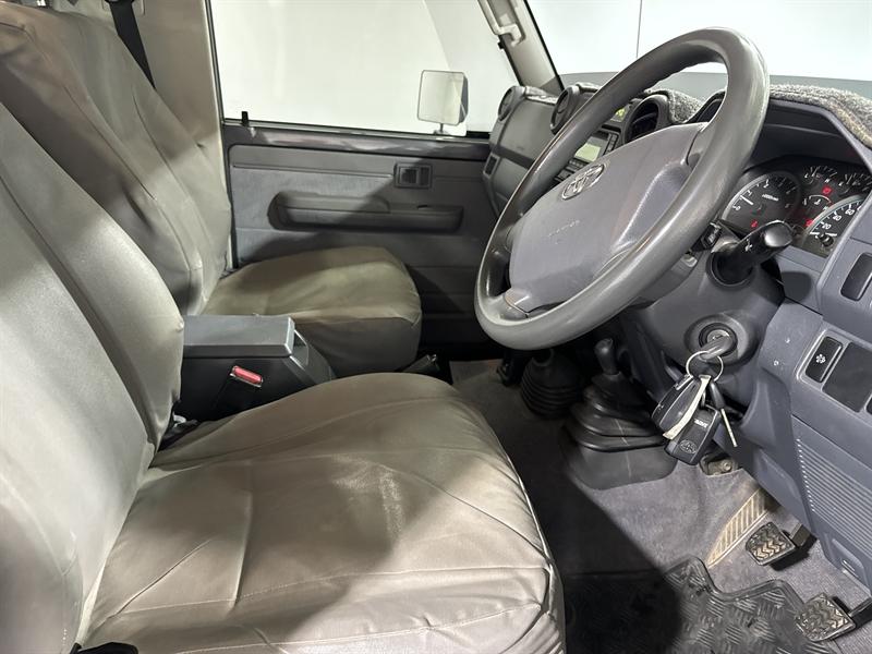 2017 TOYOTA LANDCRUISER GXL (4x4) VDJ79R GREY 5 SP MANUAL C/CHAS